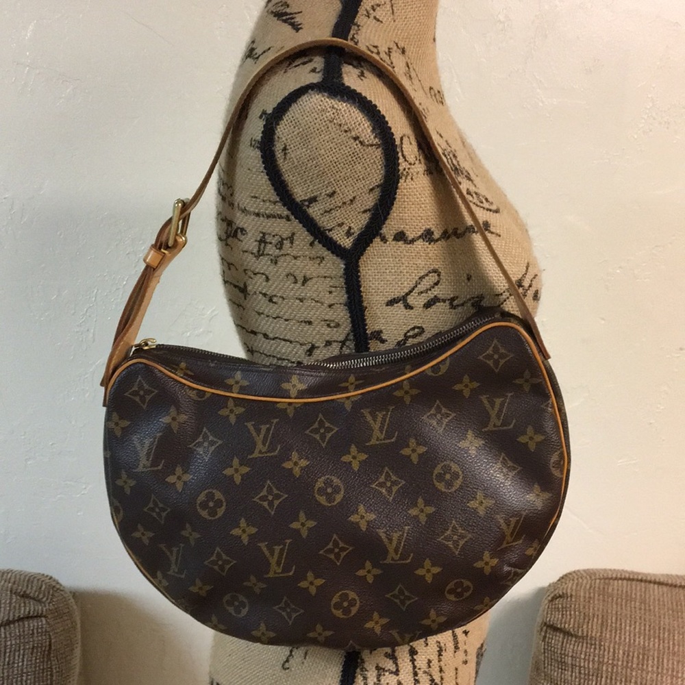 Authentic 💯 Louis Vuitton Croissant Bag